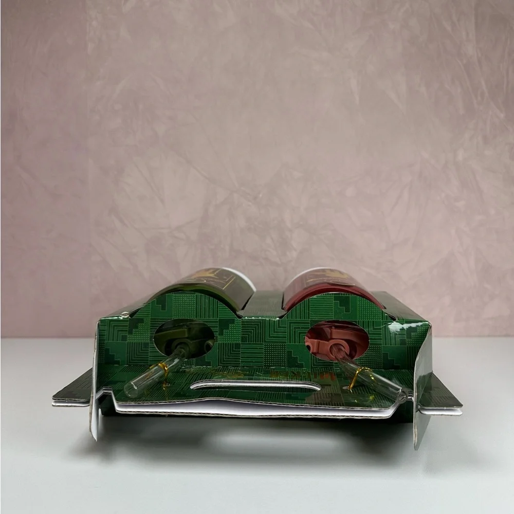 -Themed Ruby Red & Emerald Green Glass Tumbler Set with Straws